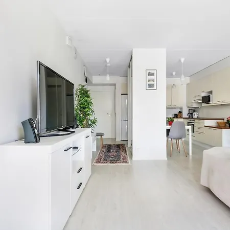 Wehost 1-Bedroom Apartment With Two Work-Stations And A Terrace In Kannelmaeki @Wehost Pelimannintie 3 Ελσίνκι