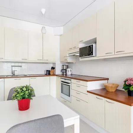 Διαμέρισμα Wehost 1-Bedroom Apartment With Two Work-Stations And A Terrace In Kannelmaeki @Wehost Pelimannintie 3