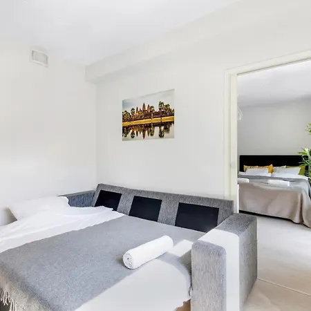 Wehost 1-Bedroom Apartment With Two Work-Stations And A Terrace In Kannelmaeki @Wehost Pelimannintie 3 Helsinki