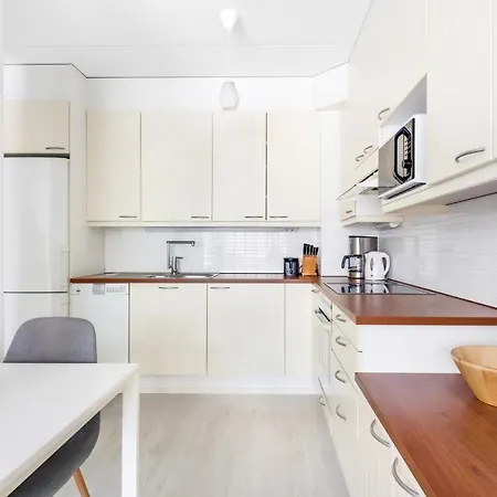 Wehost 1-Bedroom Apartment With Two Work-Stations And A Terrace In Kannelmaeki @Wehost Pelimannintie 3 * Helsinki