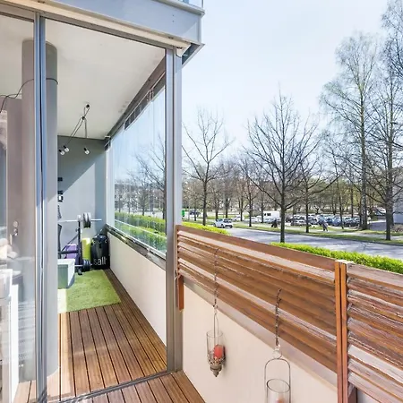 Appartement Wehost 1-Bedroom Apartment With Two Work-Stations And A Terrace In Kannelmaeki @Wehost Pelimannintie 3 *