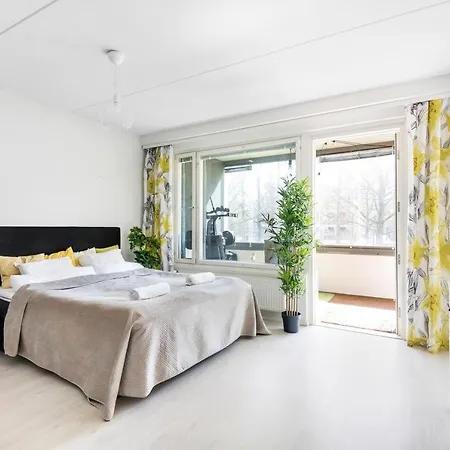 Wehost 1-Bedroom Apartment With Two Work-Stations And A Terrace In Kannelmaeki @Wehost Pelimannintie 3 Huoneisto Helsinki