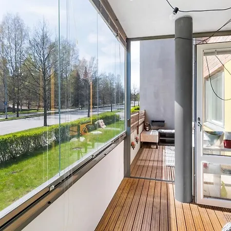 Wehost 1-Bedroom Apartment With Two Work-Stations And A Terrace In Kannelmaeki @Wehost Pelimannintie 3 *