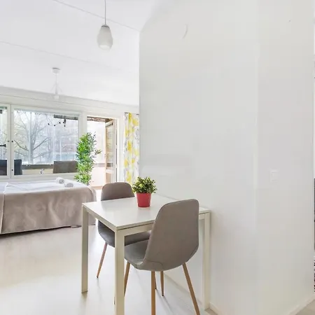 Wehost 1-Bedroom Apartment With Two Work-Stations And A Terrace In Kannelmaeki @Wehost Pelimannintie 3 Huoneisto Helsinki